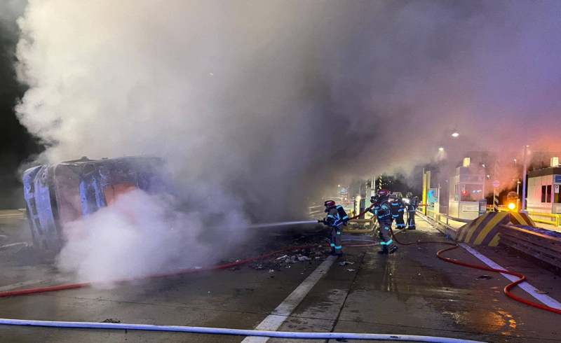 6/8 Pożar ciężarówki na A2. Nie żyje kierowca