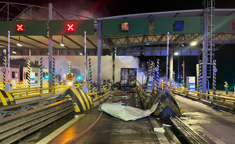 7/8 Pożar ciężarówki na A2. Nie żyje kierowca