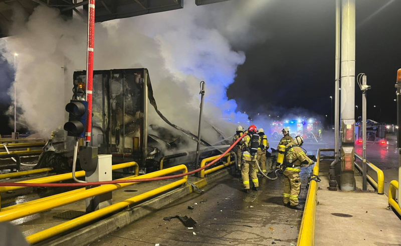 8/8 Pożar ciężarówki na A2. Nie żyje kierowca