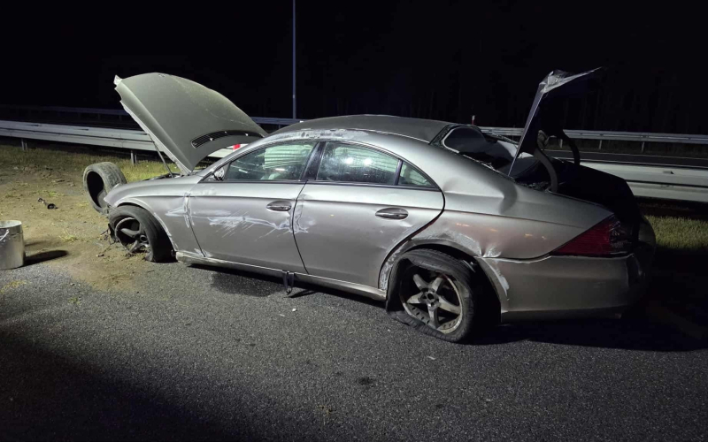 3/9 Wypadek na S3. Zderzenie dwóch mercedesów i dachowanie