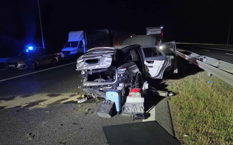 5/9 Wypadek na S3. Zderzenie dwóch mercedesów i dachowanie