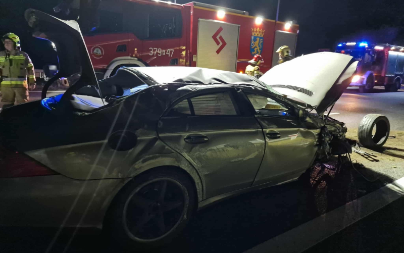 6/9 Wypadek na S3. Zderzenie dwóch mercedesów i dachowanie