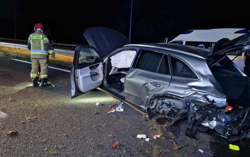 7/9 Wypadek na S3. Zderzenie dwóch mercedesów i dachowanie