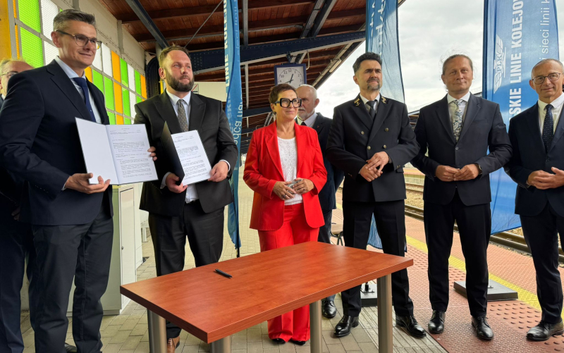 5/6 Konferencja prasowa z ministrem Malepszakiem na dworcu PKP w Gorzowie