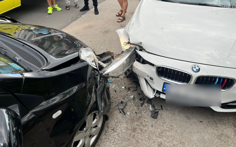 2/6 Wymuszenie pierwszeństwa na Okulickiego. Rozbite pięć aut