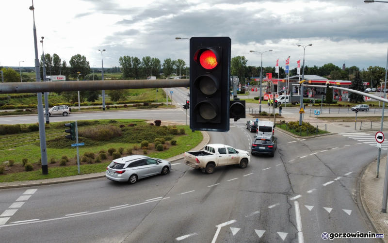 5/6 Włączona sygnalizacja świetlna na rondzie Santockim