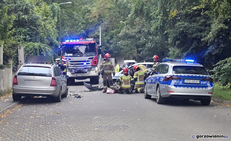 4/5 Uderzyła hondą w zaparkowanego mercedesa na Błotnej