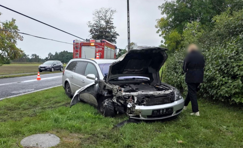 3/10 Kierujący oplem ściął drewniany słup w Motylewie