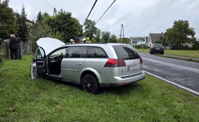 10/10 Kierujący oplem ściął drewniany słup w Motylewie