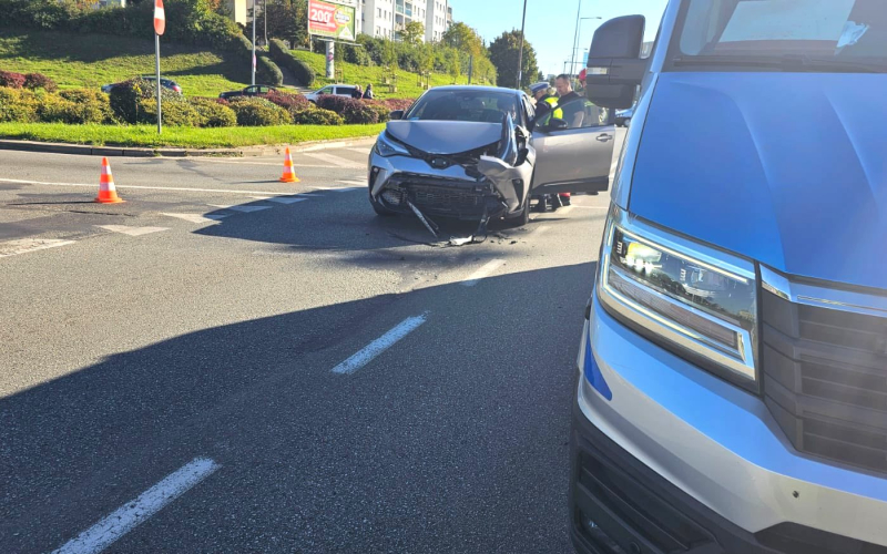 1/4 Zderzenie opla i toyoty na rondzie Górczyńskim