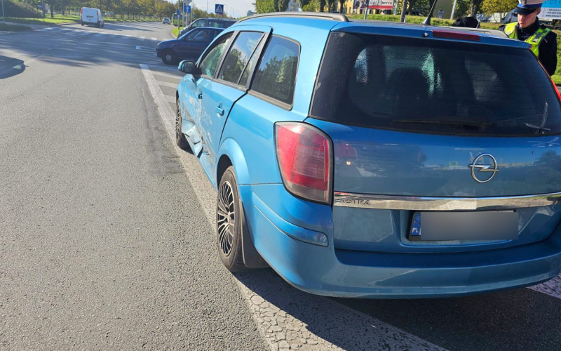 2/4 Zderzenie opla i toyoty na rondzie Górczyńskim