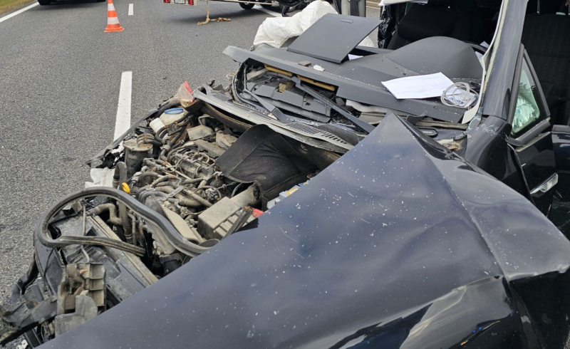 2/5 Wypadek na S3. Zderzenie volkswagena z pojazdem obsługi S3