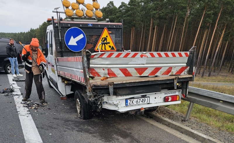 3/5 Wypadek na S3. Zderzenie volkswagena z pojazdem obsługi S3
