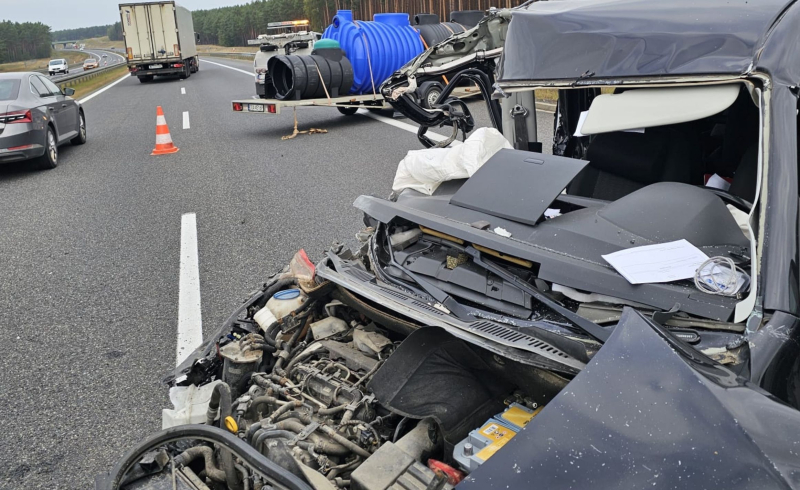 4/5 Wypadek na S3. Zderzenie volkswagena z pojazdem obsługi S3