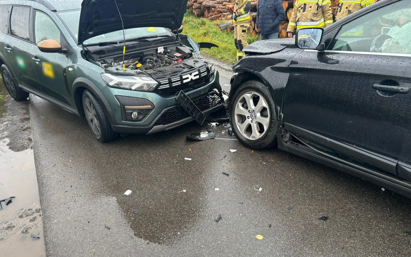 4/4 Wypadek w Santocku. Zderzenie volvo i dacii