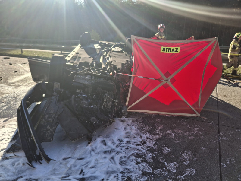 1/6 Śmiertelny wypadek na A2. Zderzenie volkswagena i ciężarówki