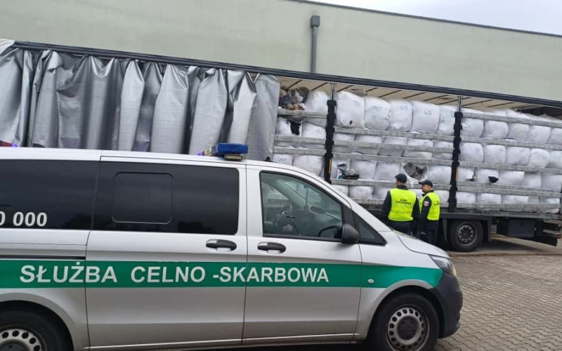 2/5 Ciężarówka z odpadami zatrzymana na S3