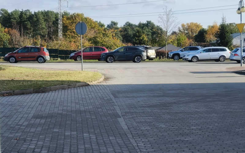 1/6 Zakorkowany dojazd do cmentarza w Gorzowie