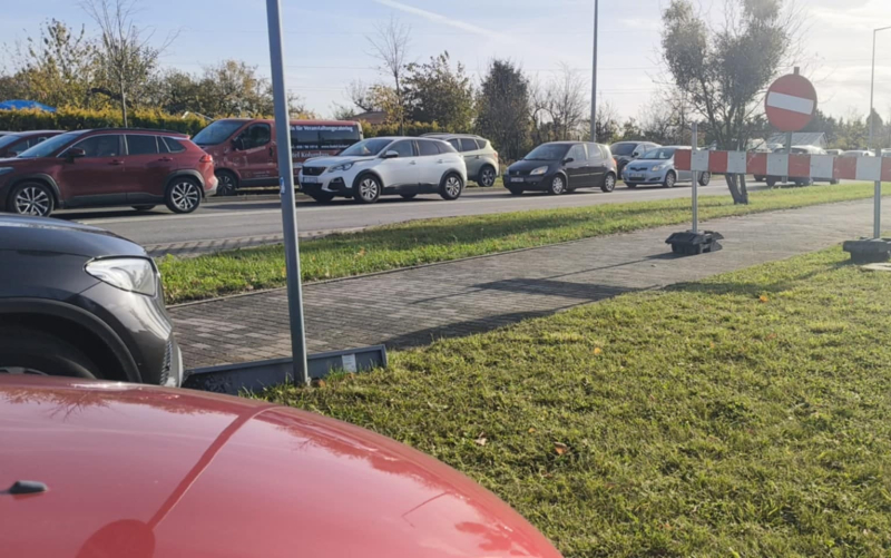 4/6 Zakorkowany dojazd do cmentarza w Gorzowie