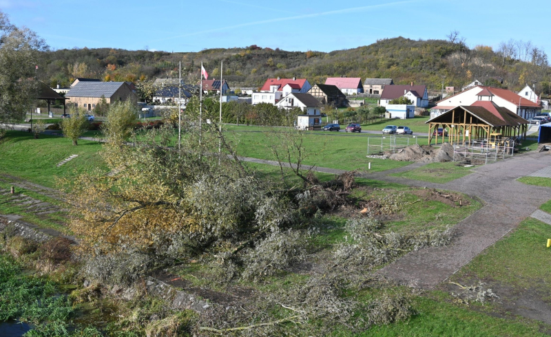 3/5 Prace przygotowawcze do przebudowy mostu w Santoku