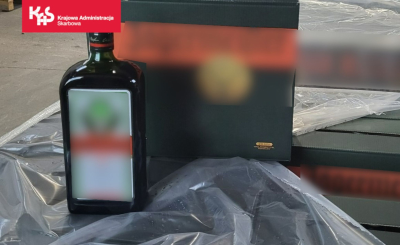 1/5 Ciężarówka z nielegalnym alkoholem zatrzymana na granicy w Świecku