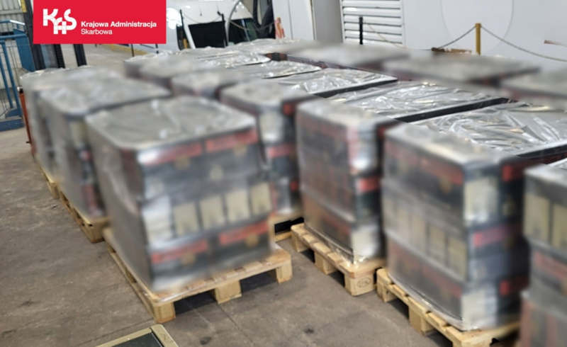 2/5 Ciężarówka z nielegalnym alkoholem zatrzymana na granicy w Świecku