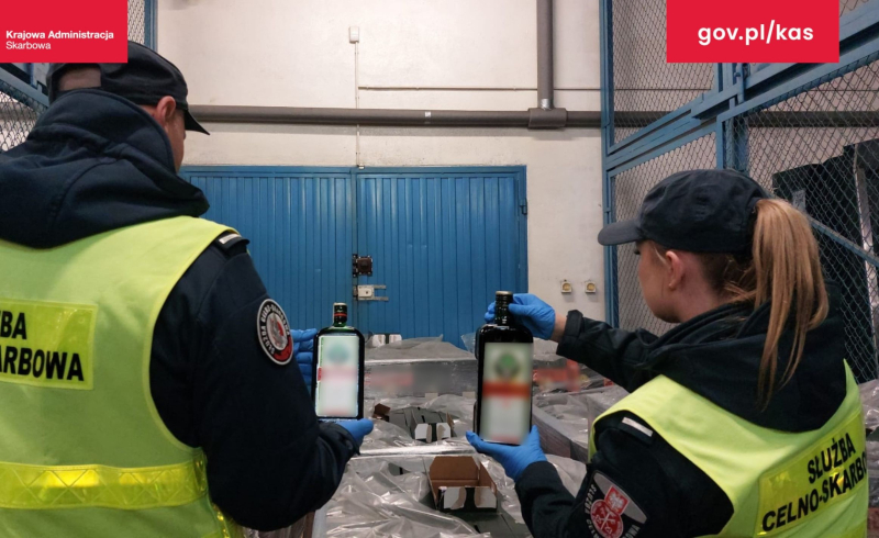 5/5 Ciężarówka z nielegalnym alkoholem zatrzymana na granicy w Świecku