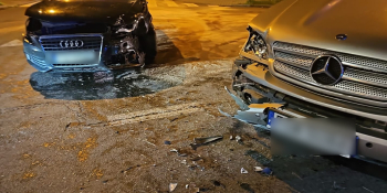 Zderzenie audi i mercedesa na Szarych Szeregów