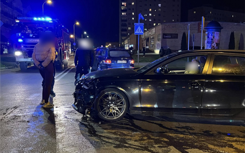 2/5 Zderzenie audi i mercedesa na Szarych Szeregów