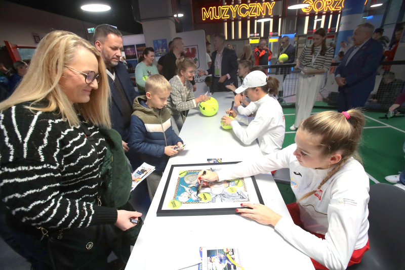 6/15 Sesja autografowa Igi Świątek w Arenie Gorzów