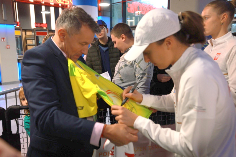 7/15 Sesja autografowa Igi Świątek w Arenie Gorzów