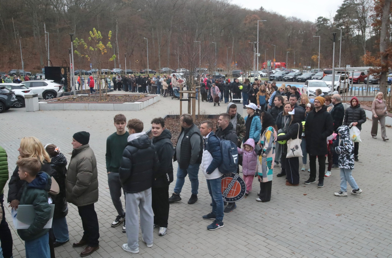 11/15 Sesja autografowa Igi Świątek w Arenie Gorzów