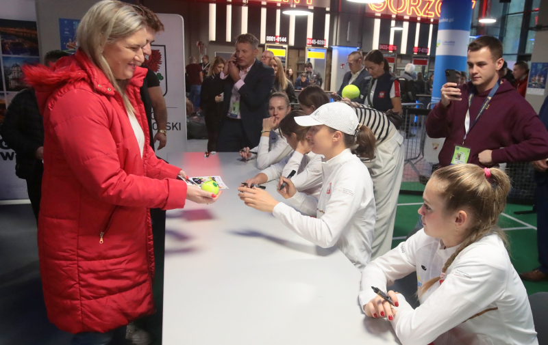 14/15 Sesja autografowa Igi Świątek w Arenie Gorzów