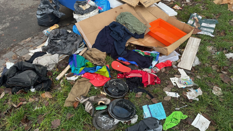 2/5 To wstyd dla miasta”. Sterty śmieci przy stadionie od lat straszą mieszkańców
