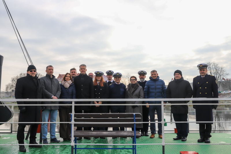 3/3 Wiceminister infrastruktury płynął Kuną po Warcie w Gorzowie