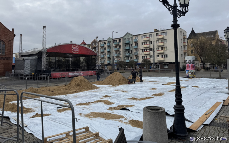 1/7 Budowa lodowiska na Starym Rynku w Gorzowie
