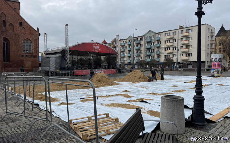 2/7 Budowa lodowiska na Starym Rynku w Gorzowie