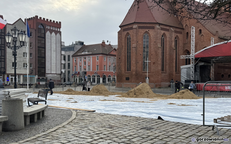 3/7 Budowa lodowiska na Starym Rynku w Gorzowie