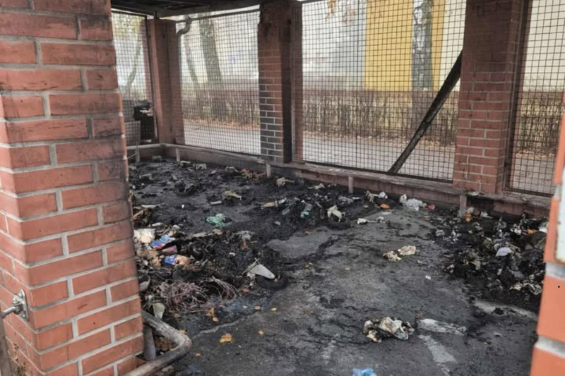 2/5 Pożar altany śmietnikowej na Narutowicza