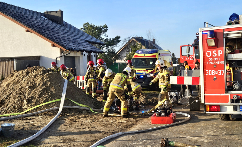 2/11 Pękła rura z wodą w wykopie przy ul. Wylotowej