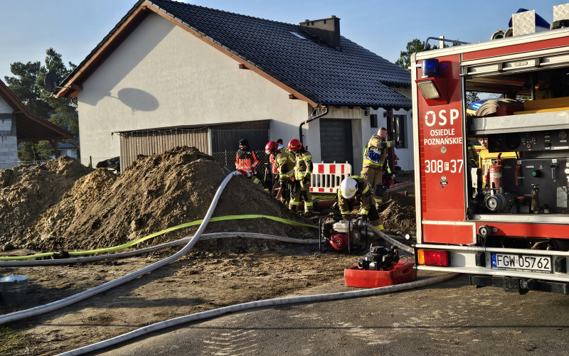 3/11 Pękła rura z wodą w wykopie przy ul. Wylotowej