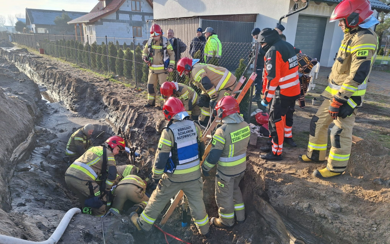 8/11 Pękła rura z wodą w wykopie przy ul. Wylotowej