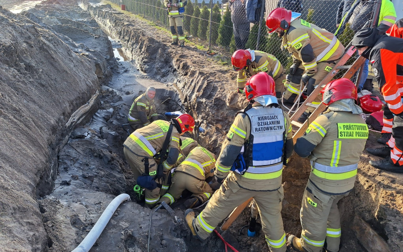 9/11 Pękła rura z wodą w wykopie przy ul. Wylotowej