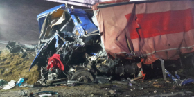 Śmiertelny wypadek na starej trójce. Czołówka dwóch ciężarówek