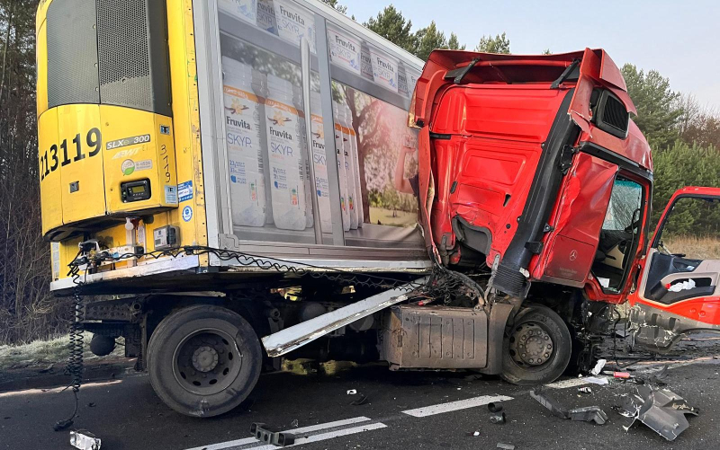 6/9 Śmiertelny wypadek na starej trójce. Czołówka dwóch ciężarówek