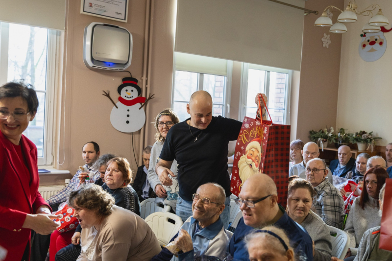 6/17 Świąteczne paczki dla podopiecznych gorzowskich DPS-ów 2025