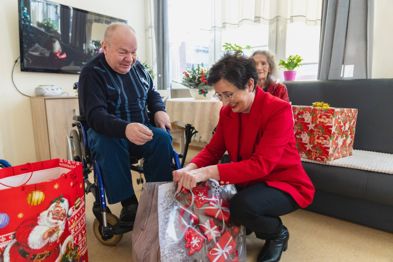 17/17 Świąteczne paczki dla podopiecznych gorzowskich DPS-ów 2025