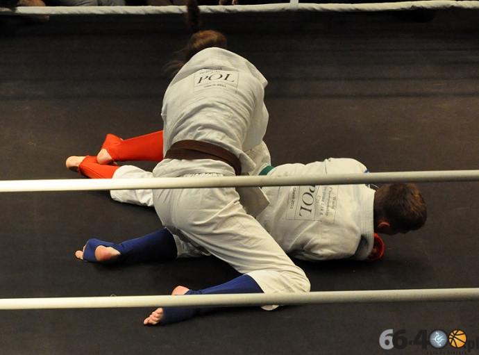 34/54 West Fighting MMA 2012 