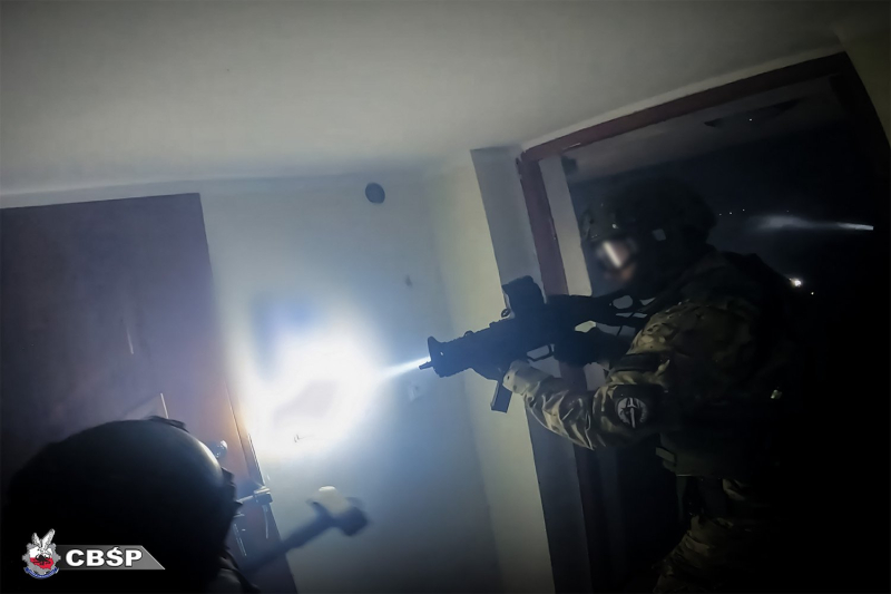 8/9 CBŚP rozbiło międzynarodową grupę przestępczą