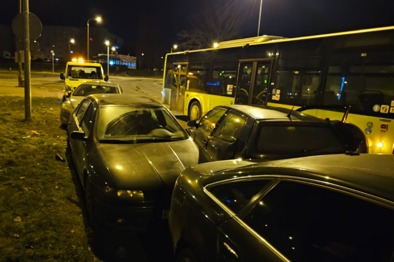 4/7 Rozbite samochody na rondzie Górczyńskim